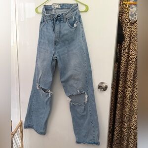 👖Abercrombie & Fitch
The 90s Relaxed Jean
High Rise
Curve Love
28
6R
👖